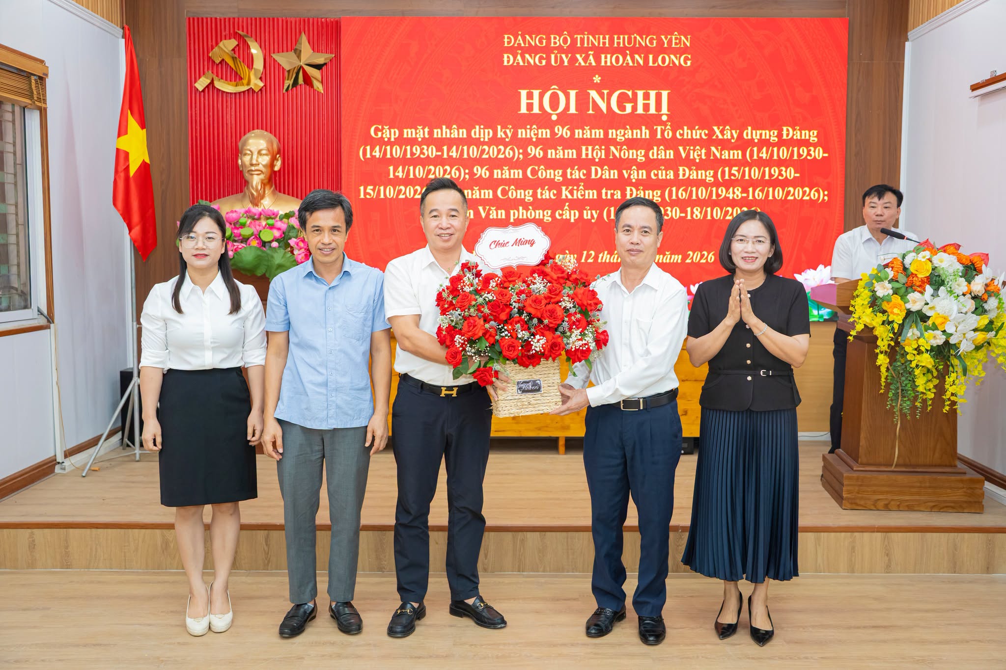 Đảng ủy xã Hoàn Long gặp mặt kỷ niệm các ngày truyền thống của các ngành xây dựng Đảng